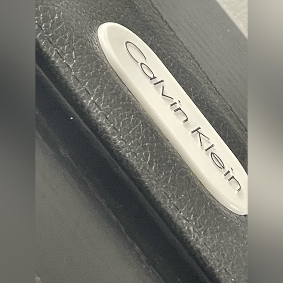 Calvin Klein RFID Leather Card Holder - Picture 2 of 6